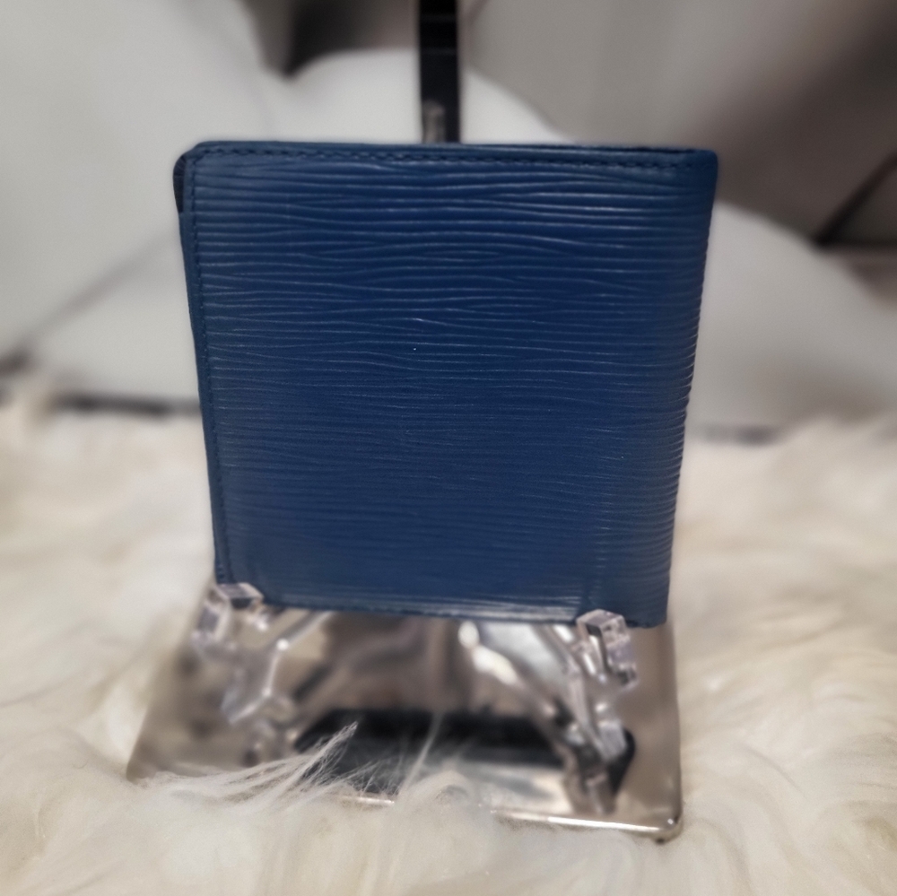 Louis Vuitton Blue Epi Bifold Wallet - Picture 3 of 9